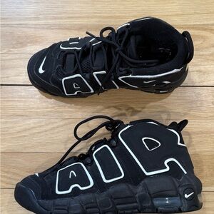 Nike uptemp Kids Black and White Sneakers